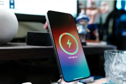 邯郸苹果15换屏服务分享用什么充电器给iPhone15充电更好 